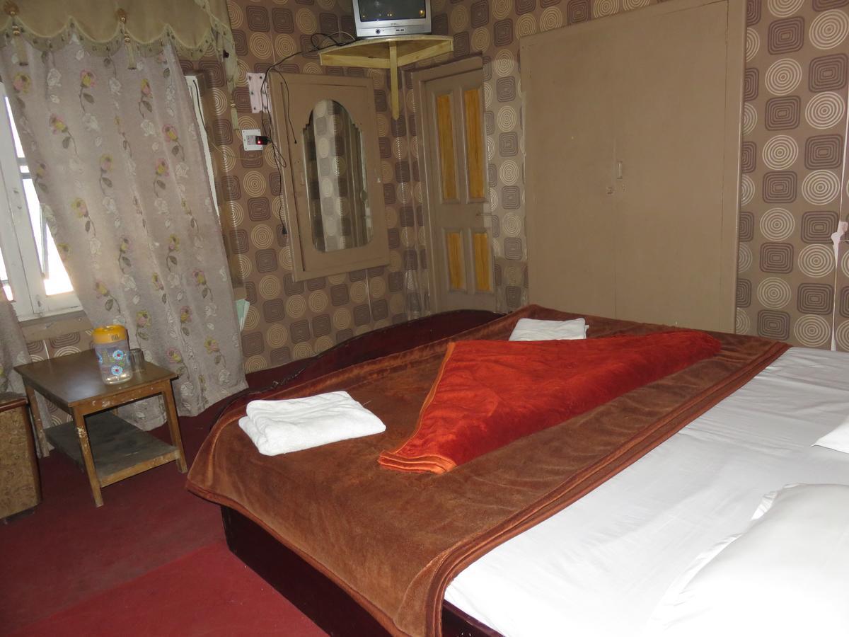 Butterfly Hotel Srinagar  Exterior photo