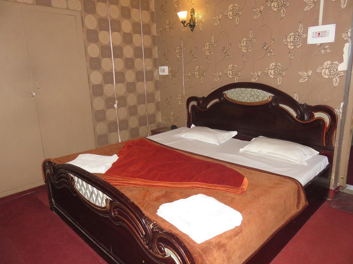 Butterfly Hotel Srinagar  Exterior photo